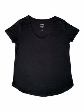 SO Shirt Perfect T-Shirt Juniors M Black V Neck Short Sleeves Curved Hem